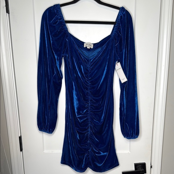 NEW Stunning Blue Velvet Long Sleeve Mini Dress - large - Picture 1 of 7